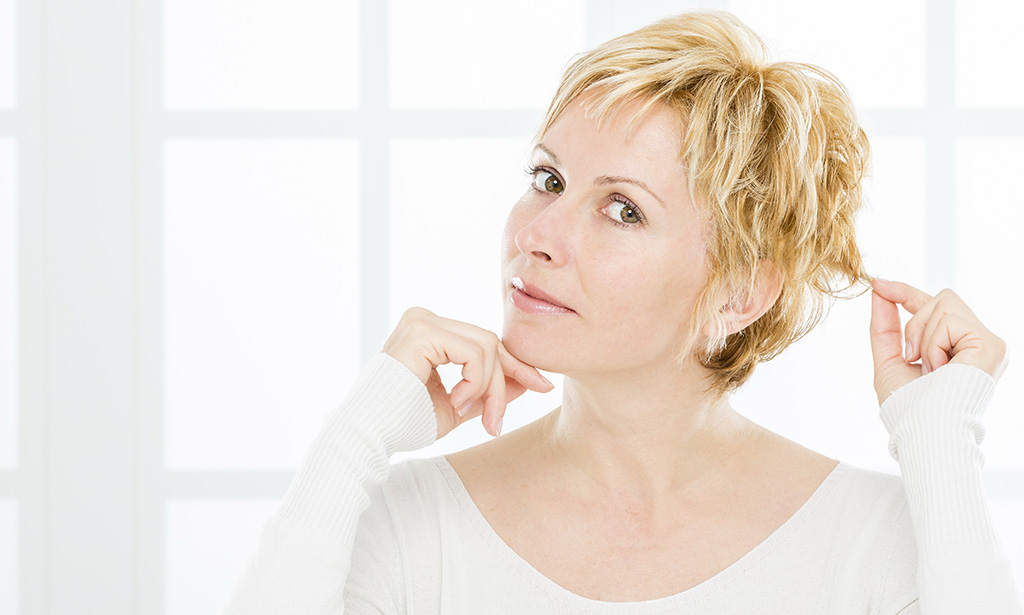 Alterung Melanin sichtbar an grauen Haaren